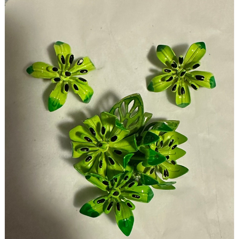 1970's Enamel Flower Pin & Earrings Set Green